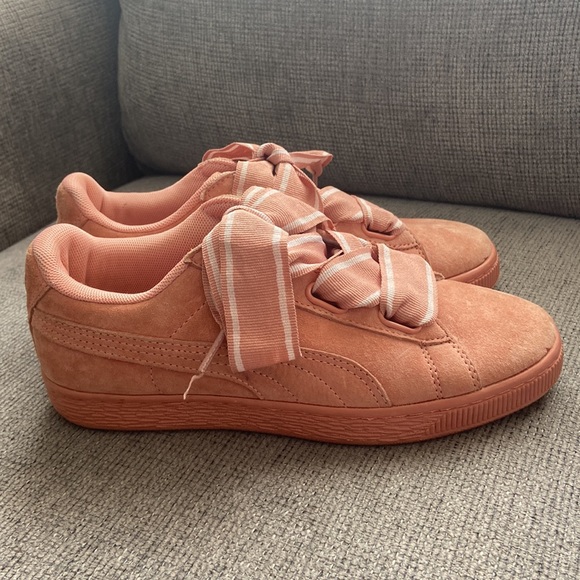 Puma suede pink ribbon lace sneakers size 5 - Picture 3 of 9